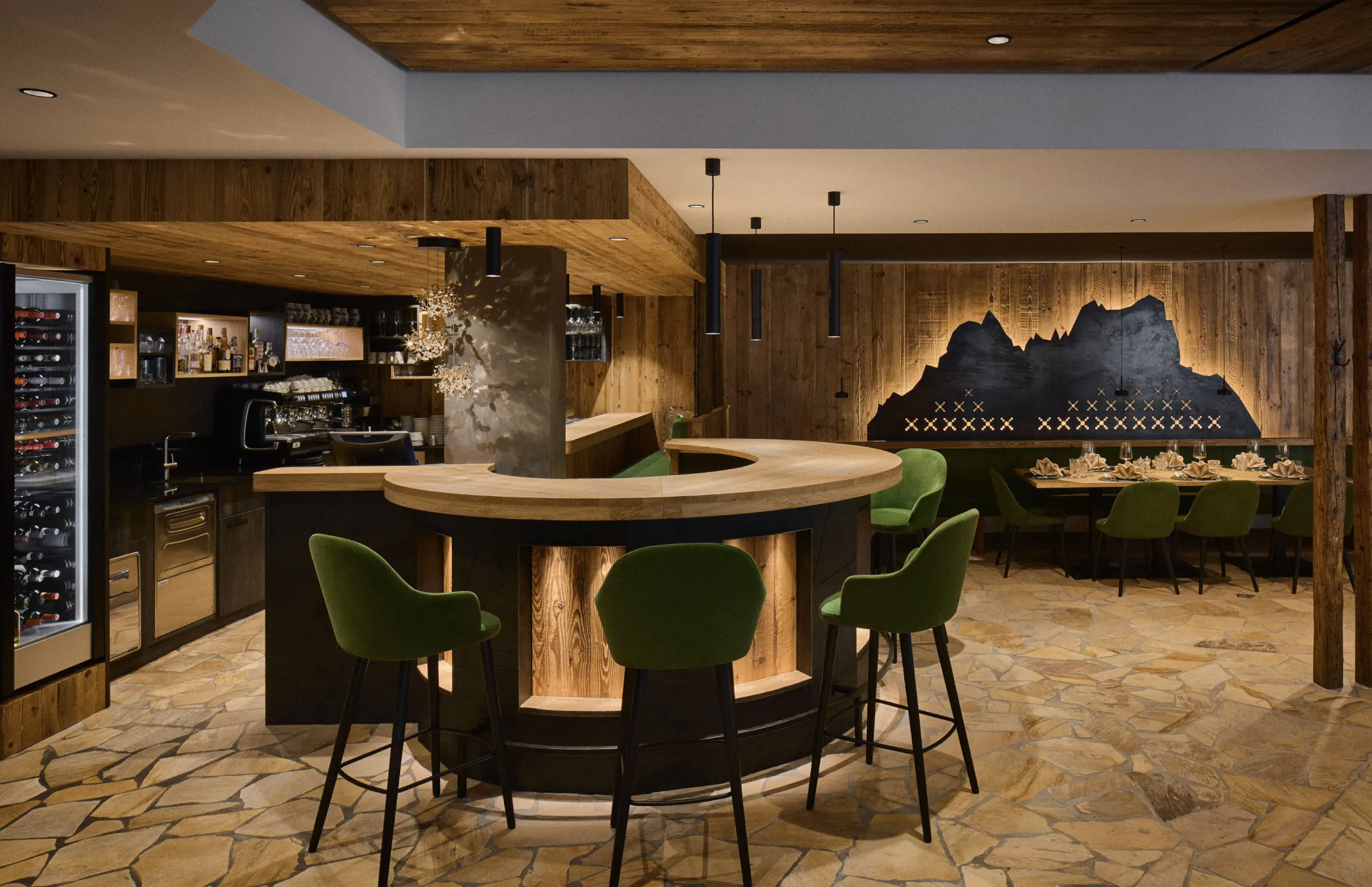Bar dell’Hotel Mesdì, accogliente e moderno, ideale per un drink o un momento di relax.